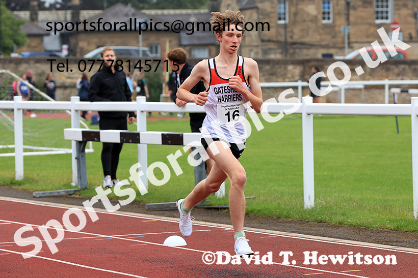 Boys 3000 metres, 2025 Northumberland Schools Track and Field, . Photo: David T. Hewitson/Sports for All Pics